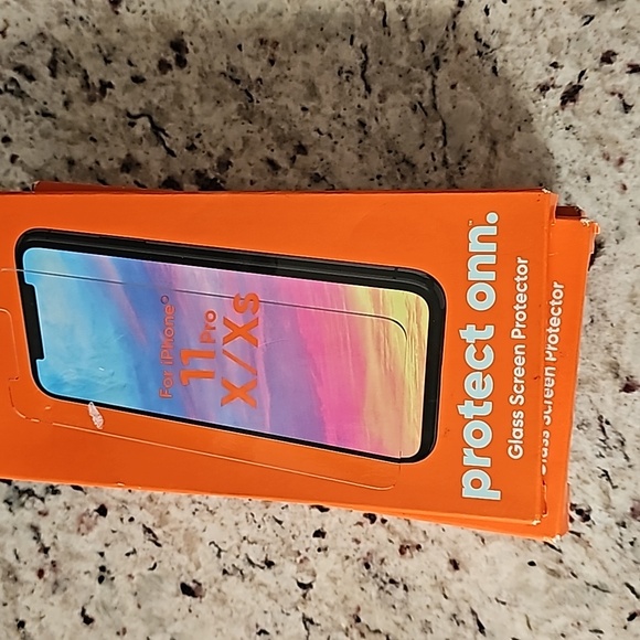 Selling all phone screens together and I have 5brand ne boxes - Picture 1 of 2